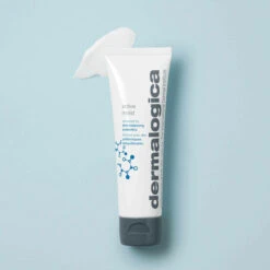 Dermalogica Active Moist Moisturiser -Care Product Store 111064 lifestyle 1 11dd96daa3fc8c5e1119bc3ea0940038