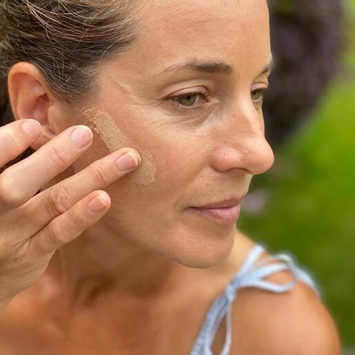 Balance Me Glow + Repair BB Hyaluronic Skin Tint SPF 25 7 Balance Me Glow + Repair BB Hyaluronic Skin Tint SPF 25 - Image 5