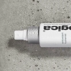 Dermalogica AGE Smart® Antioxidant Hydramist 16 Dermalogica AGE Smart® Antioxidant Hydramist -Care Product Store Antioxidnt Hydramist 102021 lifestyle 1 11dd96daa3fc8c5e1119bc3ea0940038