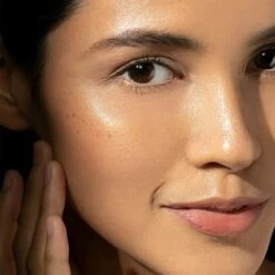 Dermalogica Biolumin-C Vitamin C Gel Moisturiser -Care Product Store Biolumin C Gel Moisturiser PRODUCT IMAGES 09 11dd96daa3fc8c5e1119bc3ea0940038