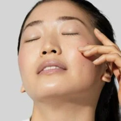 Dermalogica Biolumin-C Vitamin C Gel Moisturiser -Care Product Store Biolumin C Gel Moisturiser PRODUCT IMAGES 12 11dd96daa3fc8c5e1119bc3ea0940038