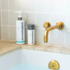 Dermalogica Active Clearing Skin Wash -Care Product Store Clearing Skin Wash 111348 lifestyle 2 11dd96daa3fc8c5e1119bc3ea0940038