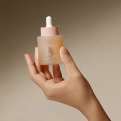 Omorovicza Queen Oil -Care Product Store Hands Queen Oil 3 1080x1080px 11dd96daa3fc8c5e1119bc3ea0940038