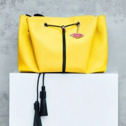 Donna May London Faux Leather Lay Flat Makeup Bag 20 Donna May London Faux Leather Lay Flat Makeup Bag -Care Product Store Yellow Faux Leather Lay Flat Makeup Bag 1 11dd96daa3fc8c5e1119bc3ea0940038